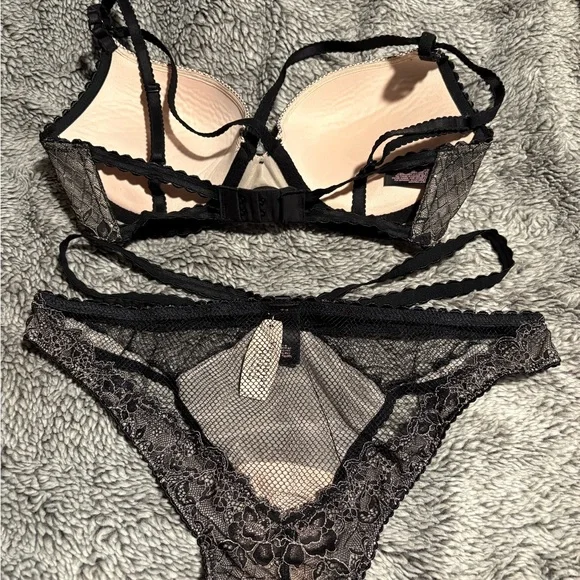 Victoria's Secret Black and Cream Lace Bra Set - Picture 4 of 7